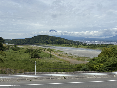 道の駅からみる富士川.png
